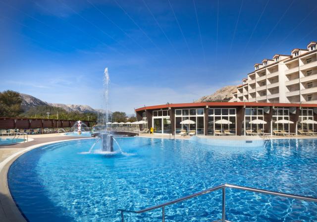 Chorvátsko - ostrov Krk - Baška - hotel Corinthia Baška - bazén