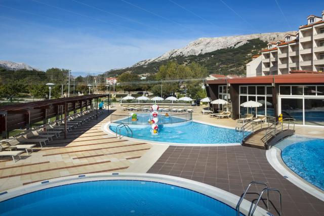 Chorvátsko - ostrov Krk - Baška - hotel Corinthia Baška - bazén