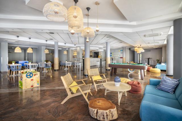 Chorvátsko - ostrov Krk - Baška - hotel Corinthia Baška - lobby