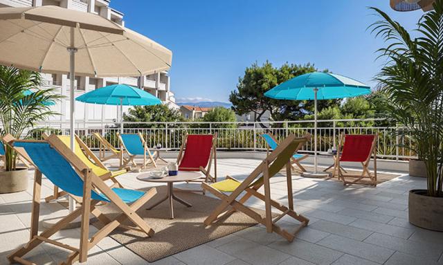 Chorvátsko - ostrov Krk - Baška - Sunny Baška Hotel - terasa