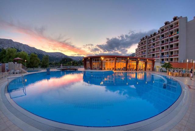 Chorvátsko - ostrov Krk - Baška - hotel Corinthia Baška - bazén