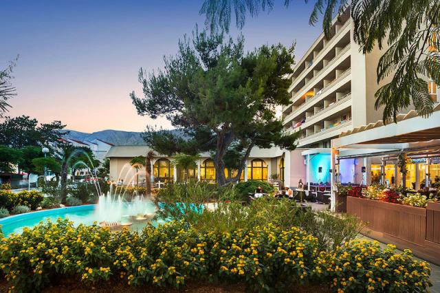 Chorvátsko - ostrov Krk - Baška - Sunny Baška Hotel - bistro Fu