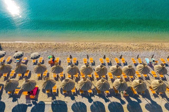 Chorvátsko - ostrov Krk - Baška - Sunny Baška Hotel - pláž