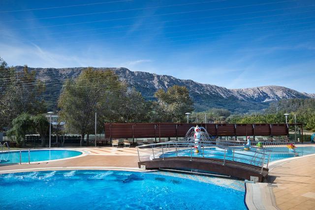 Chorvátsko - ostrov Krk - Baška - Sunny Baška Hotel - bazény
