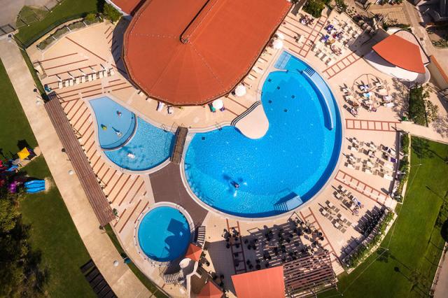 Chorvátsko - ostrov Krk - Baška - Sunny Baška Hotel - bazény