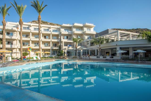 Rhodos - Faliraki - hotel Olympia Sun - výhľad na bazén