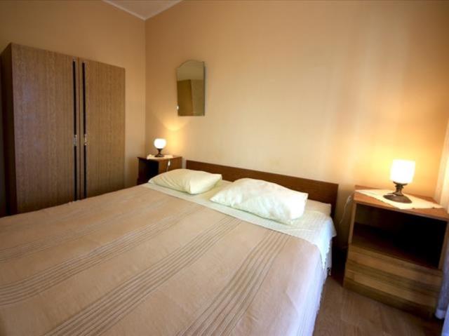 Chorvátsko - Vodice - Srima - apartmány Dane - spálňa