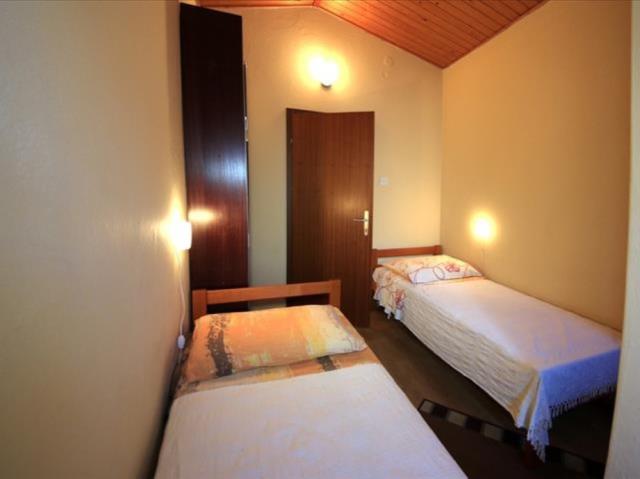 Chorvátsko - Vodice - Srima - apartmány Dane - spálňa