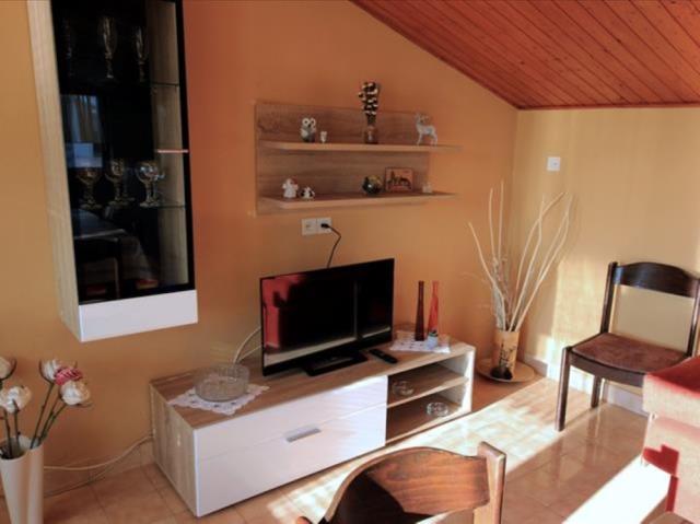 Chorvátsko - Vodice - Srima - apartmány Dane - denná miestnosť