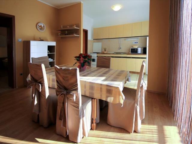 Chorvátsko - Vodice - Srima - apartmány Dane - denná miestnosť