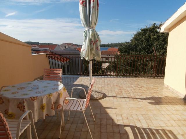 Chorvátsko - Vodice - Srima - apartmány Dane -  terasa
