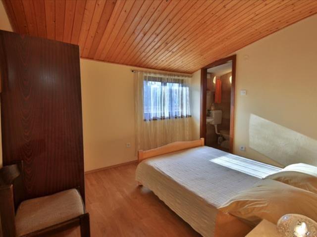 Chorvátsko - Vodice - Srima - apartmány Dane - spálňa
