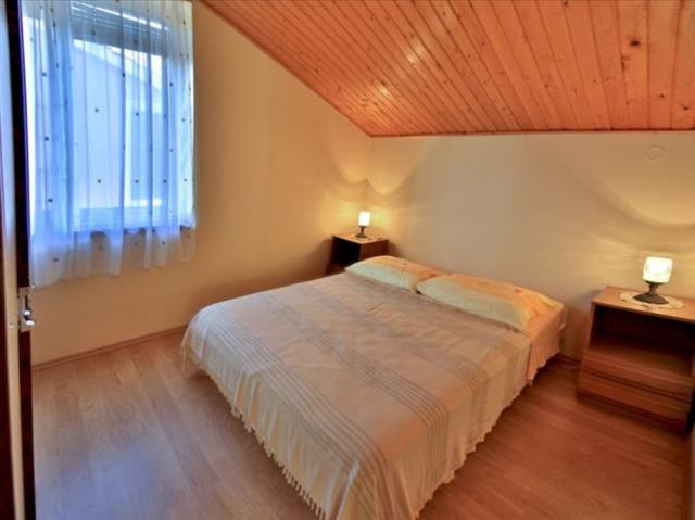 Chorvátsko - Vodice - Srima - apartmány Dane - spálňa