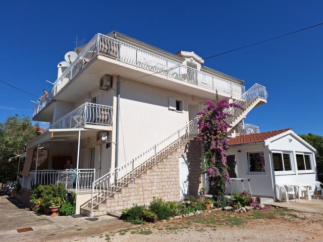 Chorvátsko - Vodice - Srima - apartmány Danu - dom