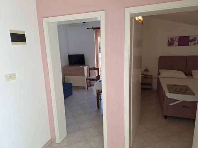 Chorvátsko - Vodice - Srima - apartmány Danu - dvojlôžkový apar