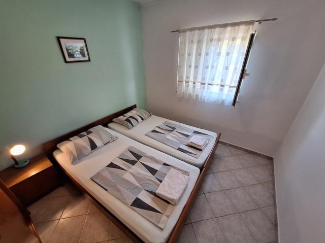 Chorvátsko - Vodice - Srima - apartmány Danu - dvojlôžkový apar