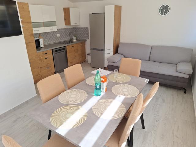 Chorvátsko - Vodice - Srima - apartmány Danu - štvorlôžkový apa