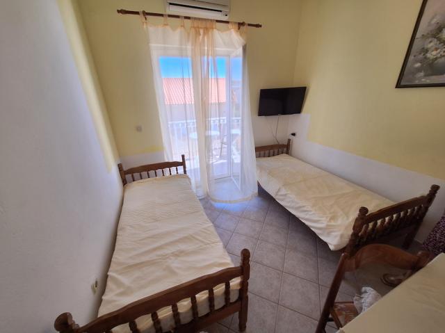 Chorvátsko - Vodice - Srima - apartmány Danu - dvojlôžkový apar