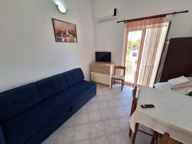 Chorvátsko - Vodice - Srima - apartmány Danu - dvojlôžkový apar