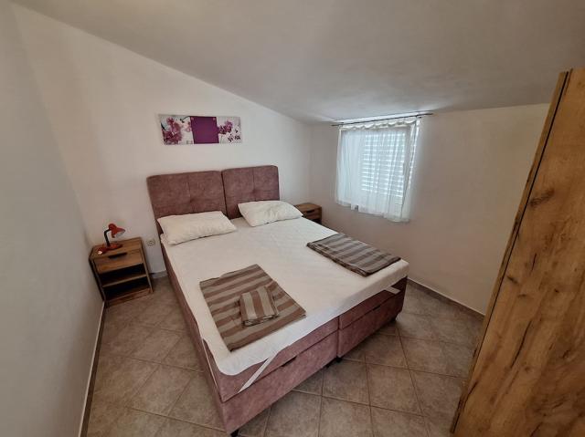 Chorvátsko - Vodice - Srima - apartmány Danu - dvojlôžkový apar