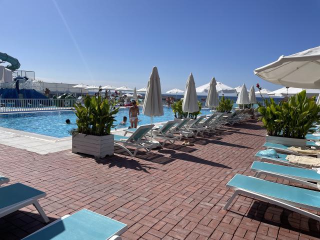 Turecko - Avsallar - Hotel Gold Island Family - okolo bazéna