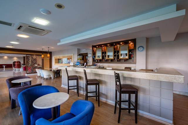 Turecko - Konakli - hotel Palmeras Beach - bar