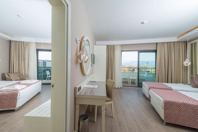 Turecko - Side - Diamond Premium hotel & Spa - rodinná izba