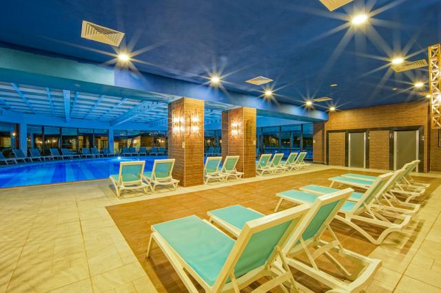 Turecko - Side - Diamond Premium hotel & Spa - vnútorný bazén