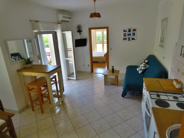 Chorvátsko - Omiš - apartmány Mandić - dvojlôžkový apartmán s d