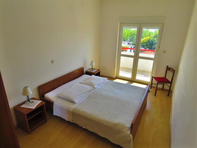 Chorvátsko - Omiš - apartmány Mandić - dvojlôžkový apartmán s d