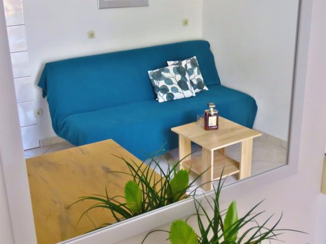 Chorvátsko - Omiš - apartmány Mandić - dvojlôžkový apartmán s d