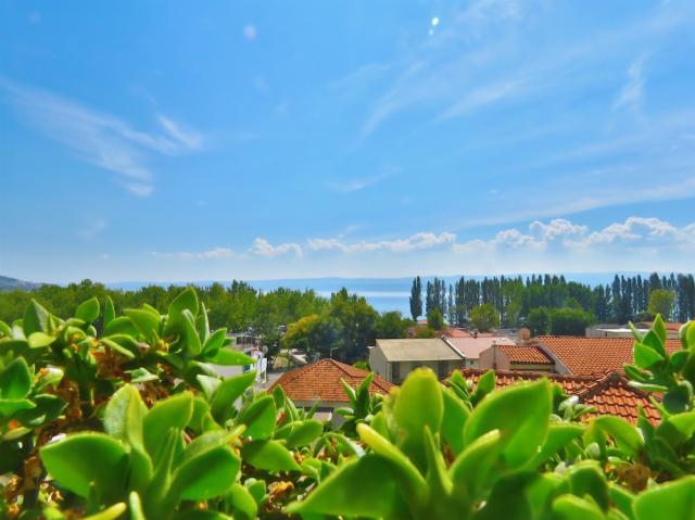 Chorvátsko - Omiš - apartmány Mandić - dvojlôžkový apartmán s d
