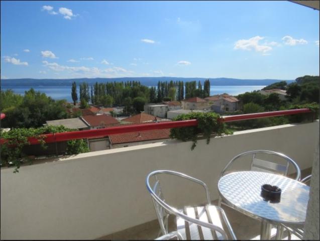 Chorvátsko - Omiš - apartmány Mandić - štvolôžkový apartmán s d