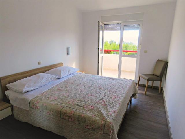 Chorvátsko - Omiš - apartmány Mandić - dvojlôžkový apartmán s d