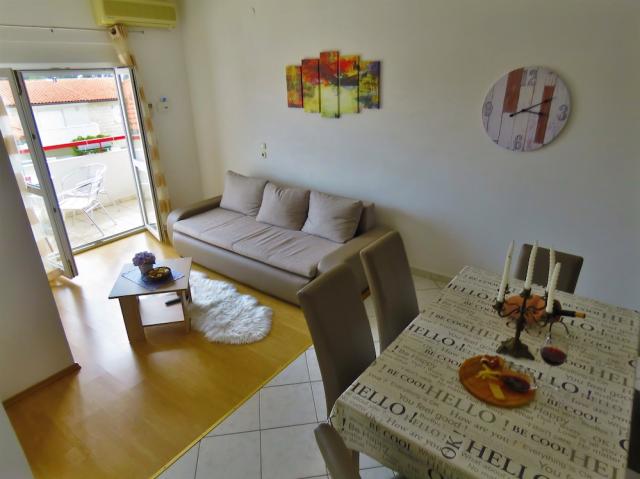 Chorvátsko - Omiš - apartmány Mandić - štvolôžkový apartmán s d