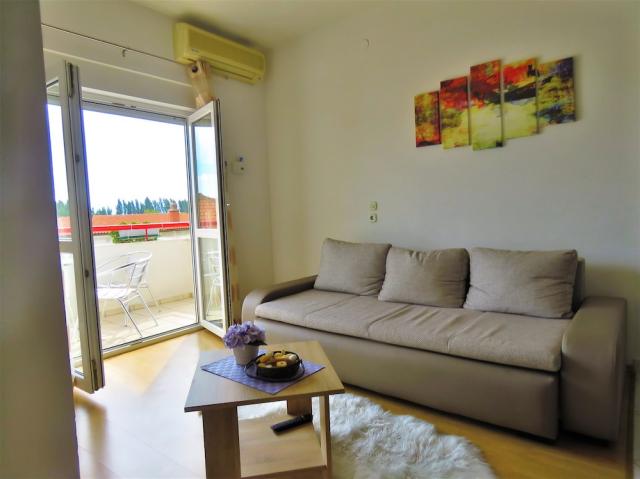 Chorvátsko - Omiš - apartmány Mandić - štvolôžkový apartmán s d