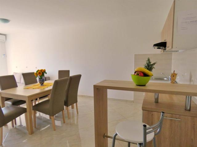 Chorvátsko - Omiš - apartmány Mandić - štvolôžkový apartmán s d