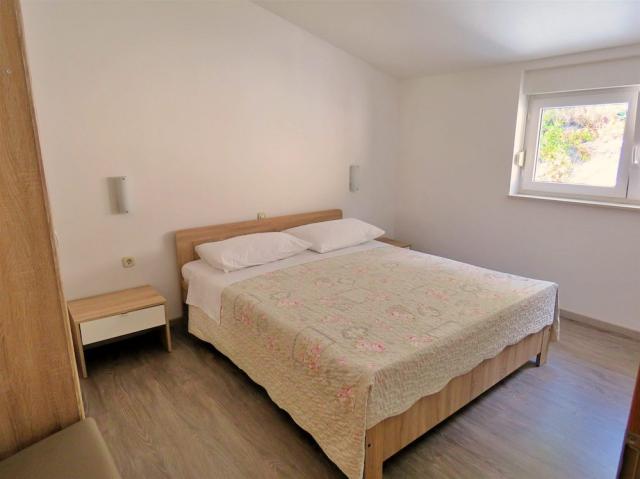 Chorvátsko - Omiš - apartmány Mandić - štvolôžkový apartmán s d