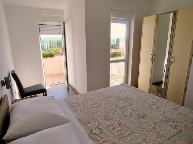 Chorvátsko - Omiš - apartmány Mandić - štvolôžkový apartmán s d
