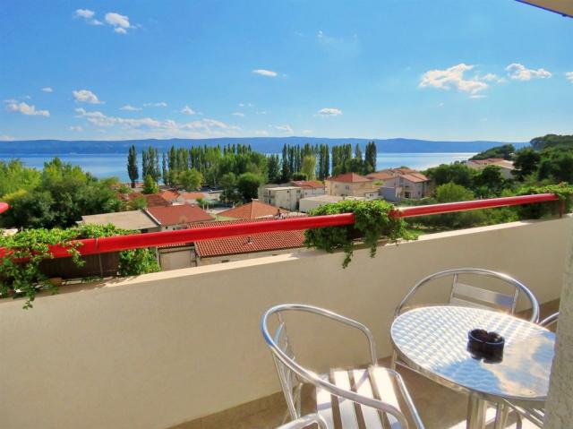 Chorvátsko - Omiš - apartmány Mandić - štvolôžkový apartmán s d