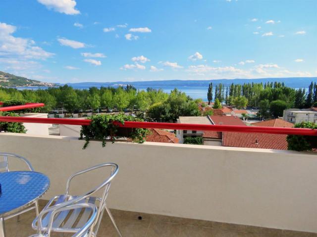 Chorvátsko - Omiš - apartmány Mandić - štvolôžkový apartmán s d