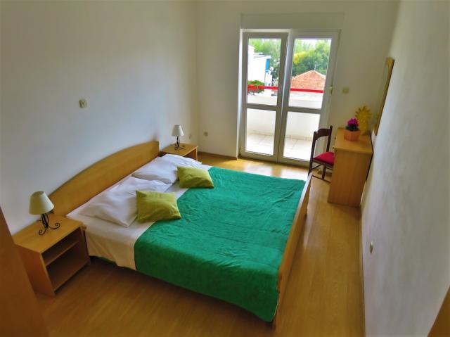 Chorvátsko - Omiš - apartmány Mandić - dvojlôžkový apartmán s d