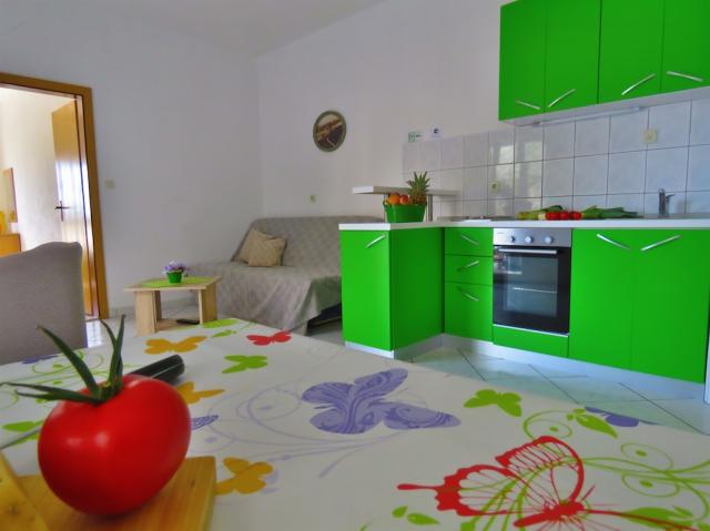 Chorvátsko - Omiš - apartmány Mandić - dvojlôžkový apartmán s d