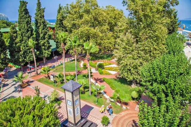 Turecko - Alanya - Hotel Lonicera World - hotelová záhrada