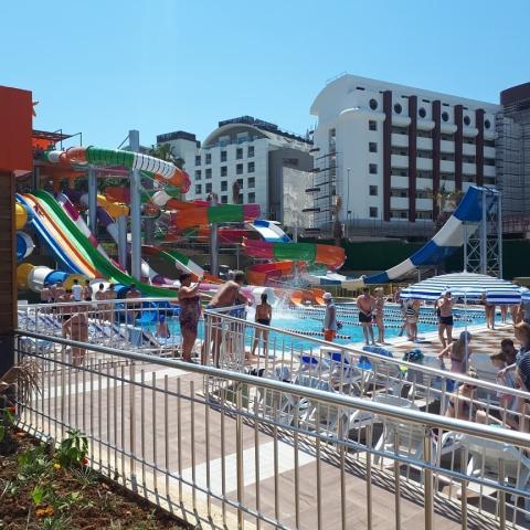 Turecko - Alanya - Hotel Lonicera World - tobogány