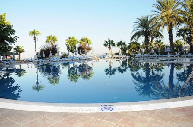 Turecko - Alanya - Hotel Lonicera World - bazén blok D