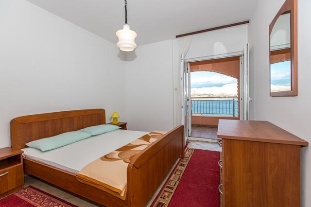 Chorvátsko - ostrov Pag - Pag - apartmány Robert - spálňa