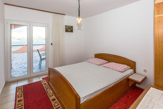 Chorvátsko - ostrov Pag - Pag - apartmány Robert - spálňa