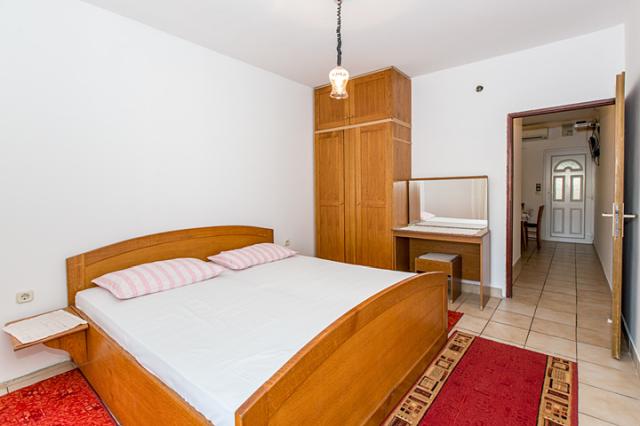 Chorvátsko - ostrov Pag - Pag - apartmány Robert - spálňa