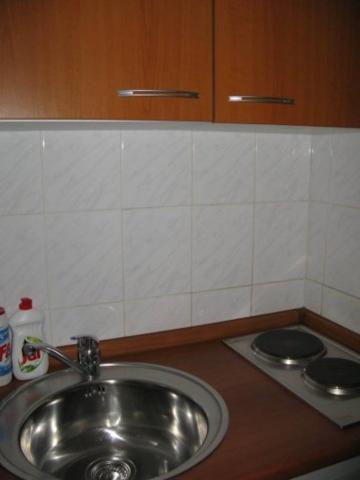 Chorvátsko - ostrov Pag - Pag - apartmány Robert - kuchynský kú